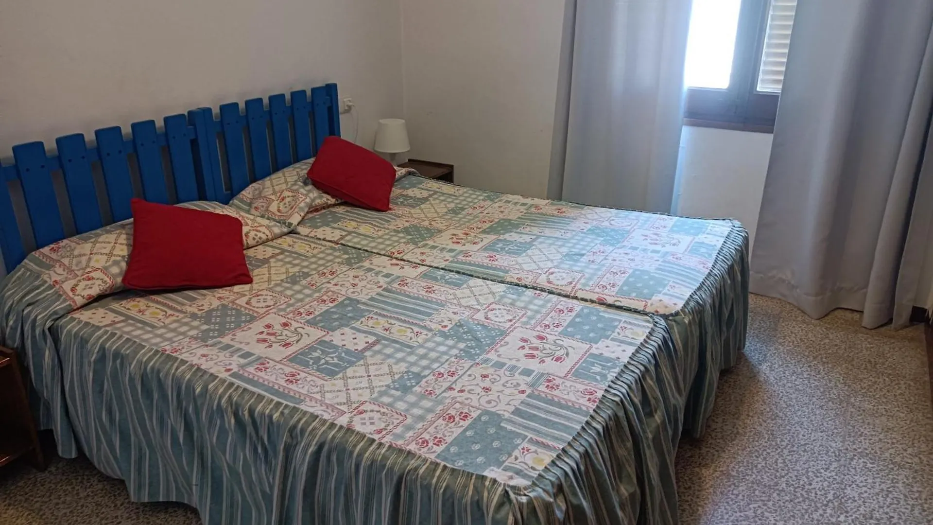 Apartamentos Els Pescadors 0*, L'Escala Spain
